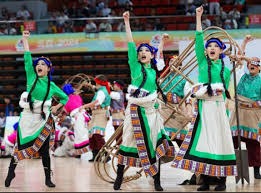 女球迷采访：爱C罗、爱皇马还超爱干饭，她是