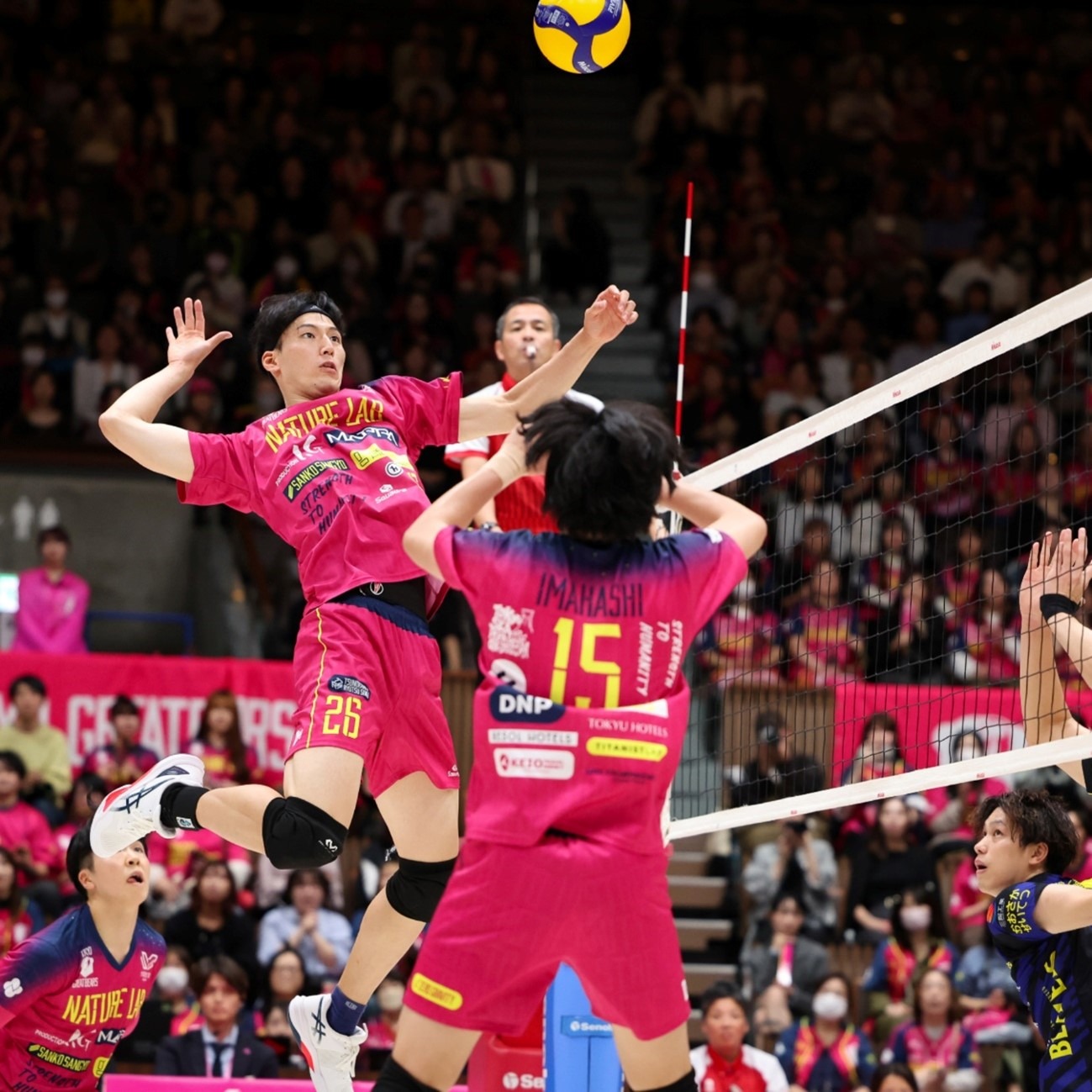 解析迈阿密马林鱼队如何利用独特地理位置锁定拉丁美洲天才库