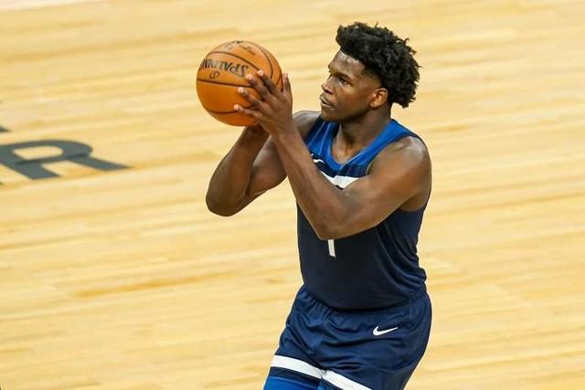 在攻防两端 在攻防两端