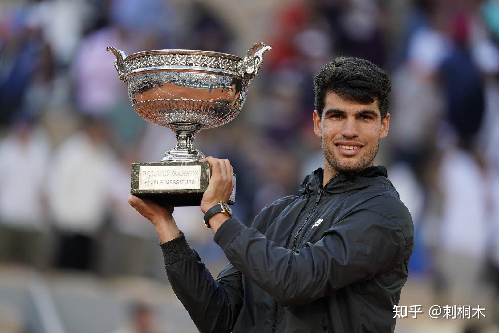 她用汗水与 她用汗水与